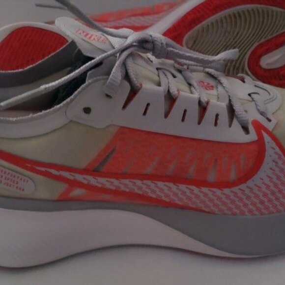 Size 8 - Nike women's Zoom Gravity Pure Platinum Red Orbit - Picture 2 of 7